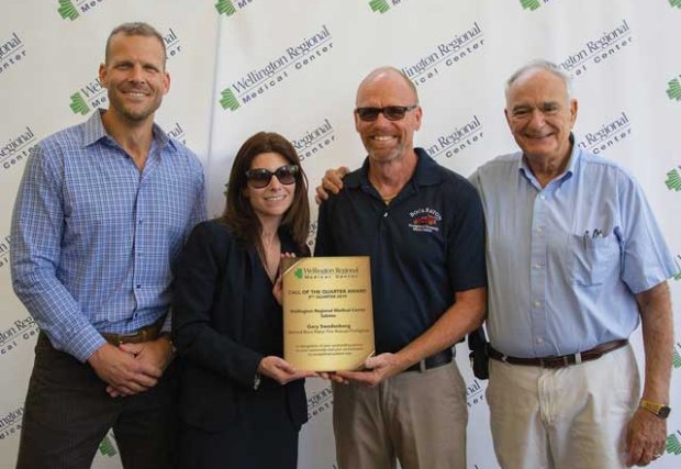 Dr. Brandt Delhamer, CEO Pam Tahan, Gary Swedenborg y Raymond Mitchell Jr.